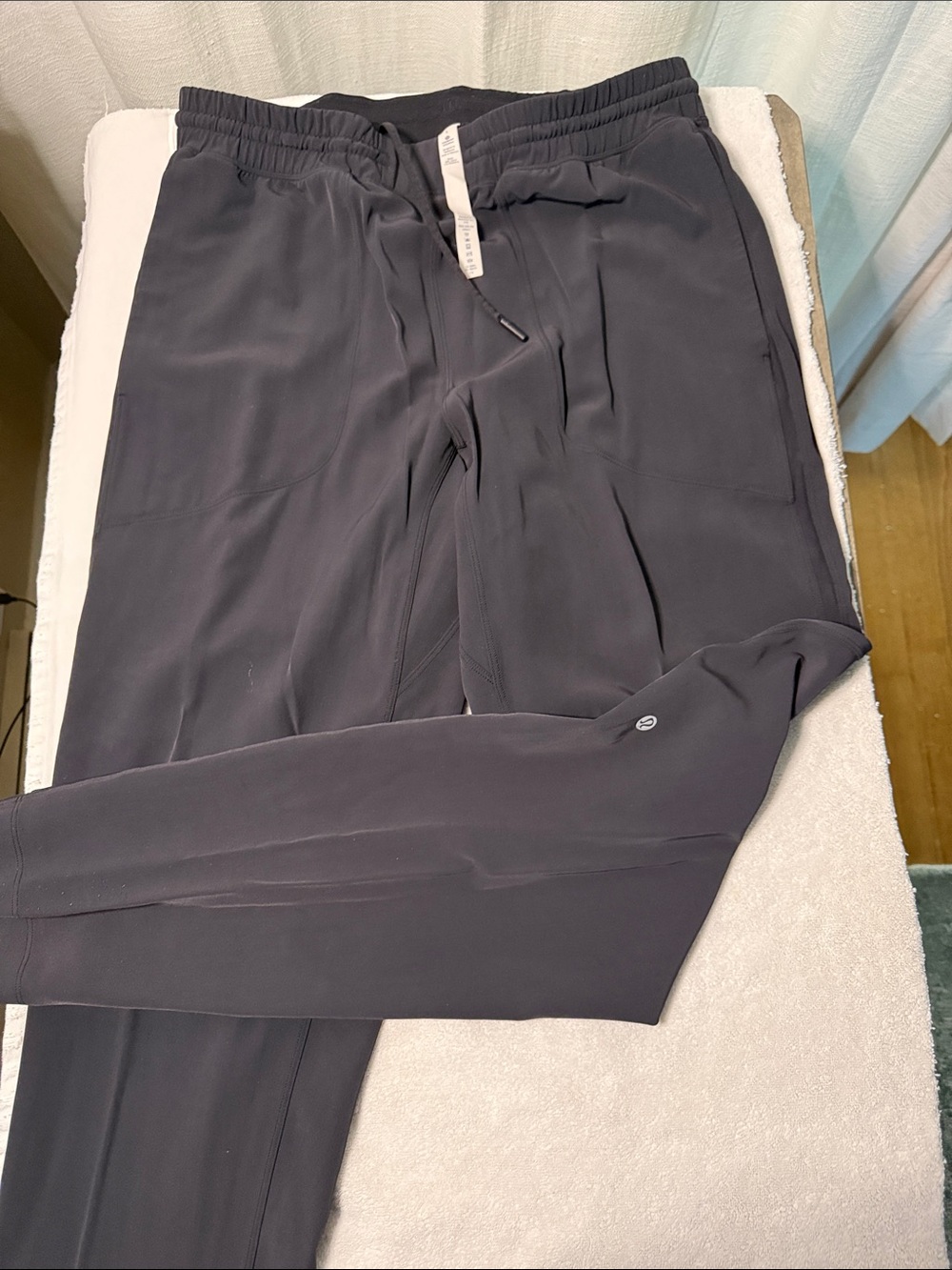 lululemon athletica Men's Dark Charcoal Performance Joggers Large with 32 inseam